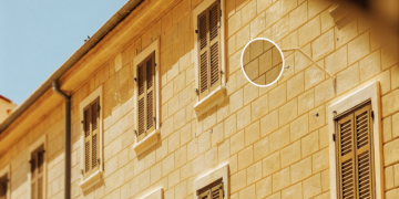 Illustration of Croatian apartment houses with an official registration tag, representing Croatia's 2027 Airbnb rules