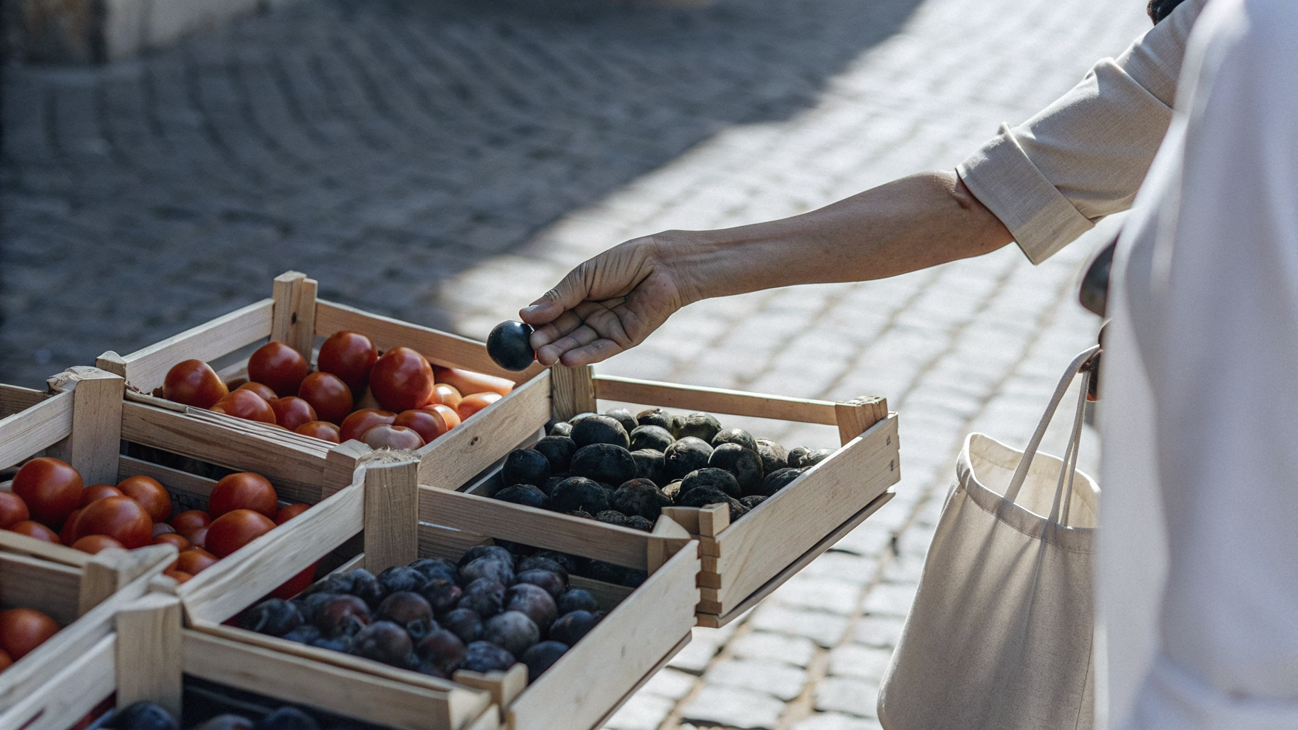 Illustration of a Croatian open-air market stall where cash is needed